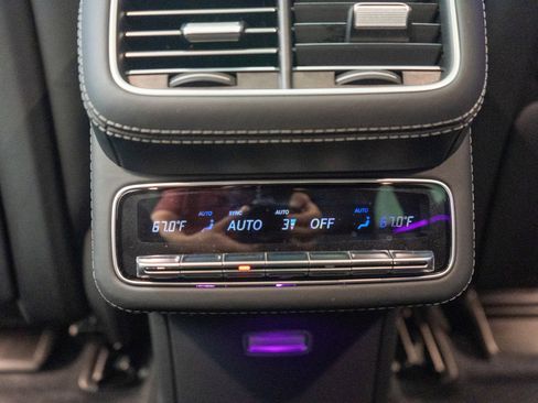 Used 2023 Mercedes-Benz Maybach GLS 600 4MATIC image 31