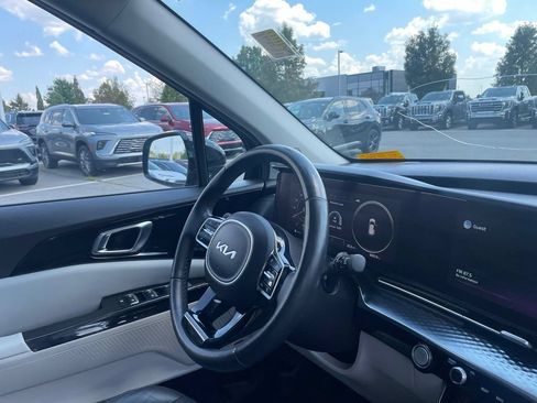 Used 2022 Kia Carnival SX Prestige FWD image 29