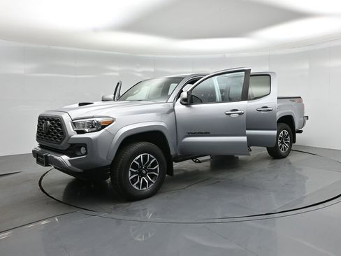 Used 2021 Toyota Tacoma TRD Sport w/ Technology Package image 27
