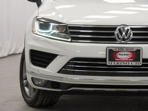 Used 2016 Volkswagen Touareg VR6 image 6