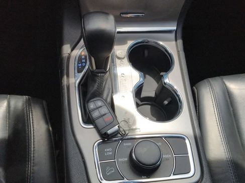Used 2022 Jeep Grand Cherokee Limited AWD/4WD image 18