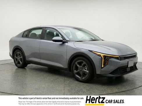 Used 2025 Kia K4 LXS image 1