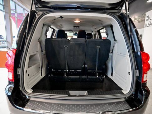 Used 2019 Dodge Grand Caravan SE w/ UConnect Hands-Free Group image 20