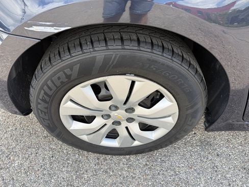 Used 2015 Chevrolet Cruze LS FWD image 8