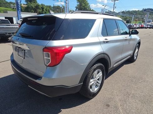 Used 2022 Ford Explorer XLT w/ Equipment Group 202A AWD/4WD image 9