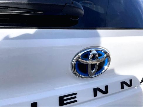 Certified 2024 Toyota Sienna LE image 28