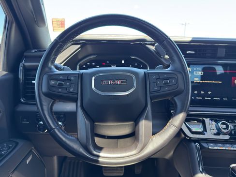 Used 2022 GMC Sierra 1500 AT4 w/ Technology Package AWD/4WD image 18