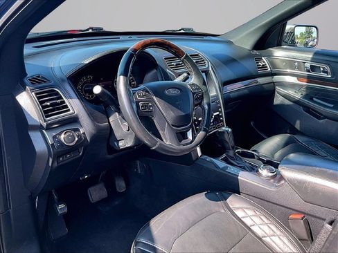 Used 2019 Ford Explorer Platinum AWD/4WD image 15