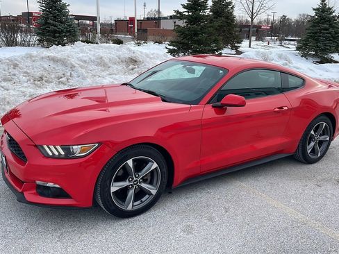 Used 2015 Ford Mustang Coupe image 2