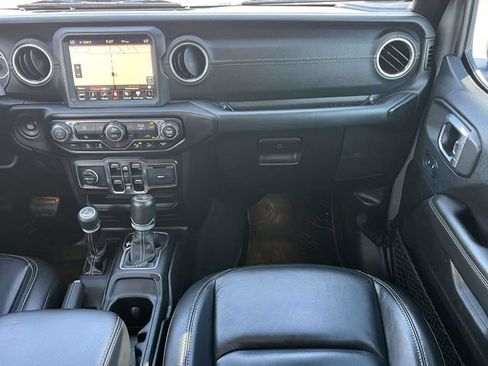 Used 2019 Jeep Wrangler Unlimited Sahara w/ Quick Order Package 24M Moab AWD/4WD image 18