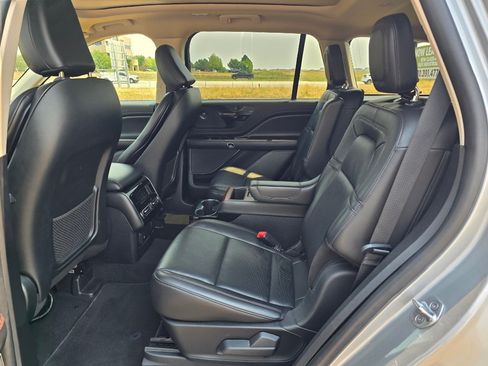 Used 2022 Lincoln Aviator Reserve w/ Equipment Group 201A AWD/4WD image 13