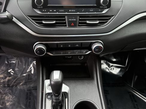 Used 2024 Nissan Altima 2.5 S FWD image 15