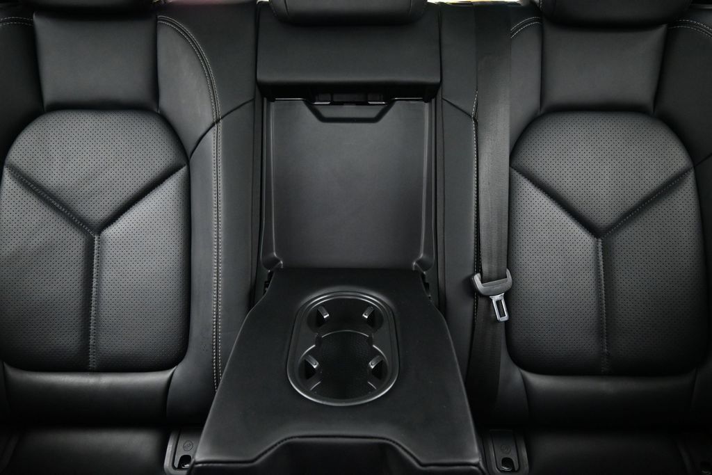 Certified 2024 Porsche Macan AWD/4WD image 20