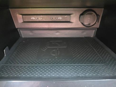 Used 2022 Volkswagen Tiguan SE image 26