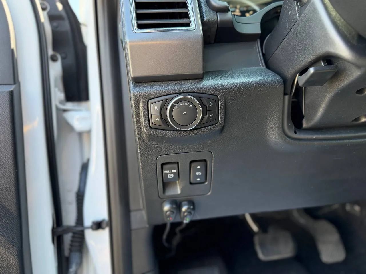Used 2016 Ford F150 XLT w/ Equipment Group 302A Luxury AWD/4WD image 44