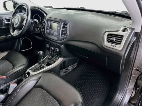 Used 2018 Jeep Compass Latitude w/ Cold Weather Group AWD/4WD image 34
