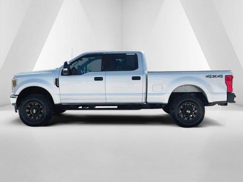 Used 2019 Ford F250 XLT w/ Snow Plow Prep Package AWD/4WD image 4