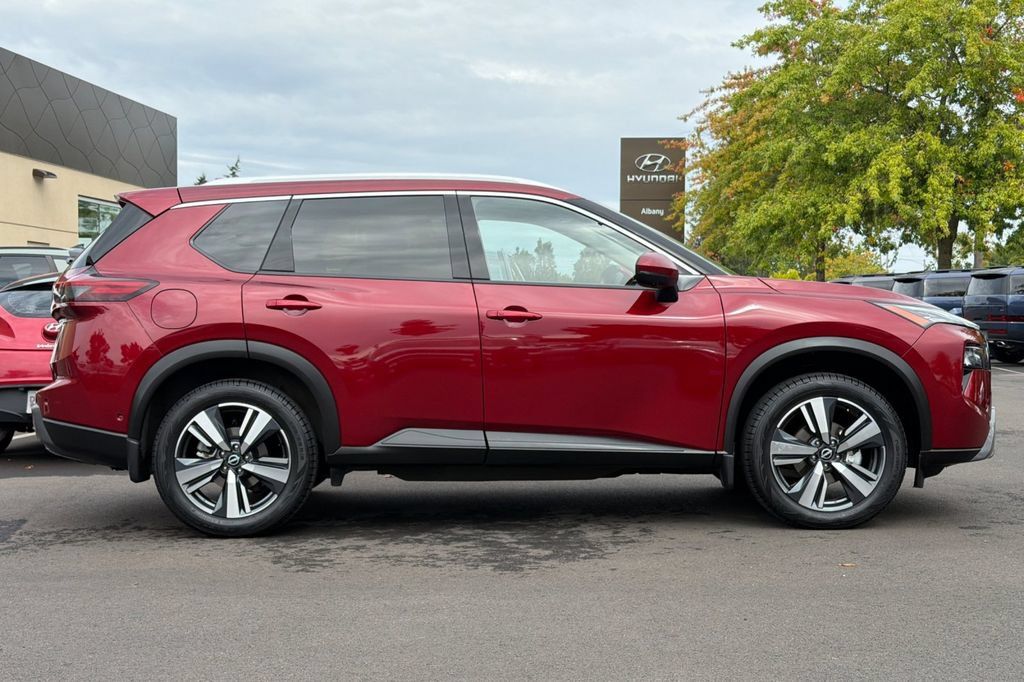 Used 2025 Nissan Rogue SL w/ SL Premium Package AWD/4WD image 3