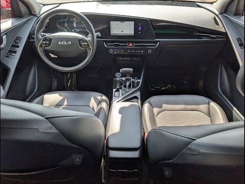 Used 2024 Kia Niro EX image 16