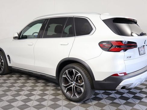 Used 2024 BMW X5 xDrive40i w/ Premium Package AWD/4WD image 6