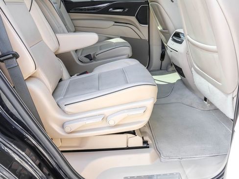 Used 2023 Cadillac Escalade Premium Luxury AWD/4WD image 35