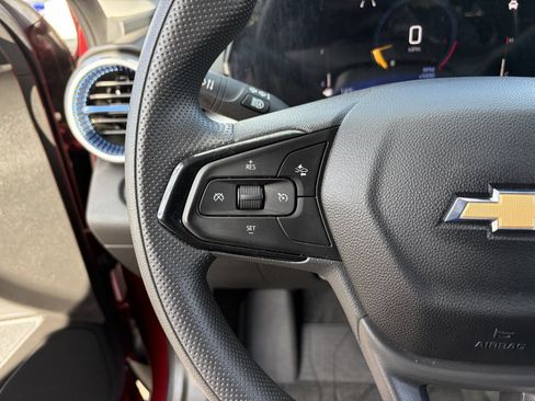 Used 2025 Chevrolet Trax LT w/ LPO, Blackout Package FWD image 25