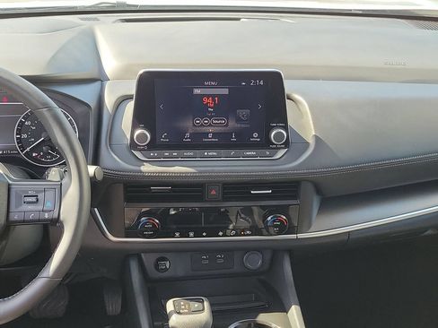 Certified 2025 Nissan Rogue SV FWD image 26