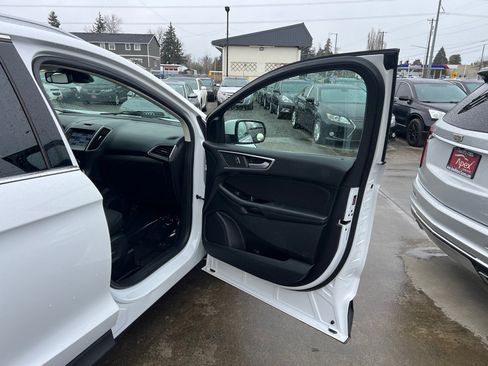 Used 2019 Ford Edge SEL FWD image 17
