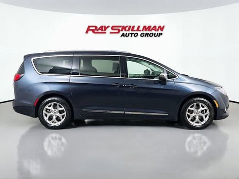 Used 2019 Chrysler Pacifica Limited image 8