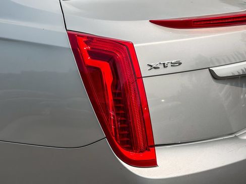 Used 2017 Cadillac XTS Luxury FWD image 3