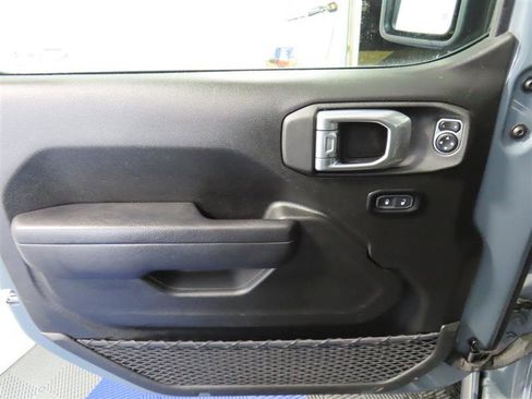 Used 2024 Jeep Wrangler Unlimited image 15