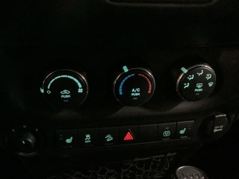 Certified 2018 Jeep Wrangler Sahara w/ Connectivity Group AWD/4WD image 30