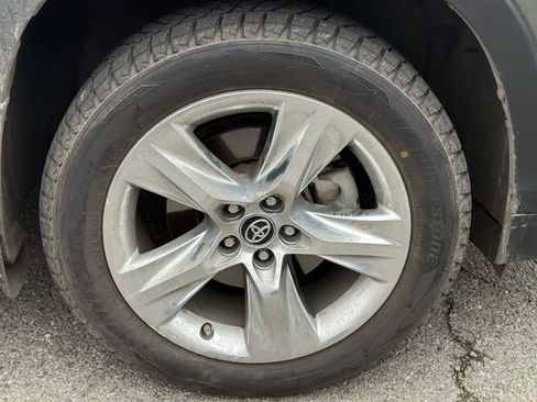 Used 2018 Toyota Highlander Limited image 16