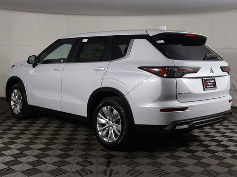 New 2026 Mitsubishi Outlander ES image 8