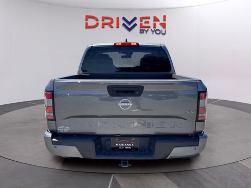 Used 2022 Nissan Frontier SV w/ Technology Package RWD image 4