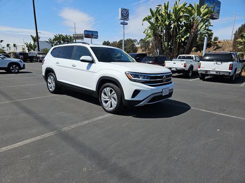 Used 2023 Volkswagen Atlas SE w/ Panoramic Sunroof Package FWD image 3