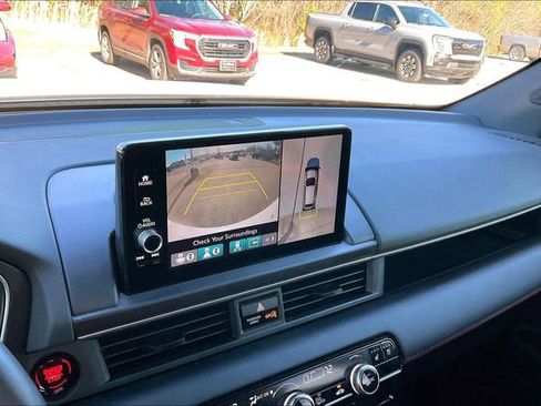 Used 2025 Honda Pilot Black Edition image 11