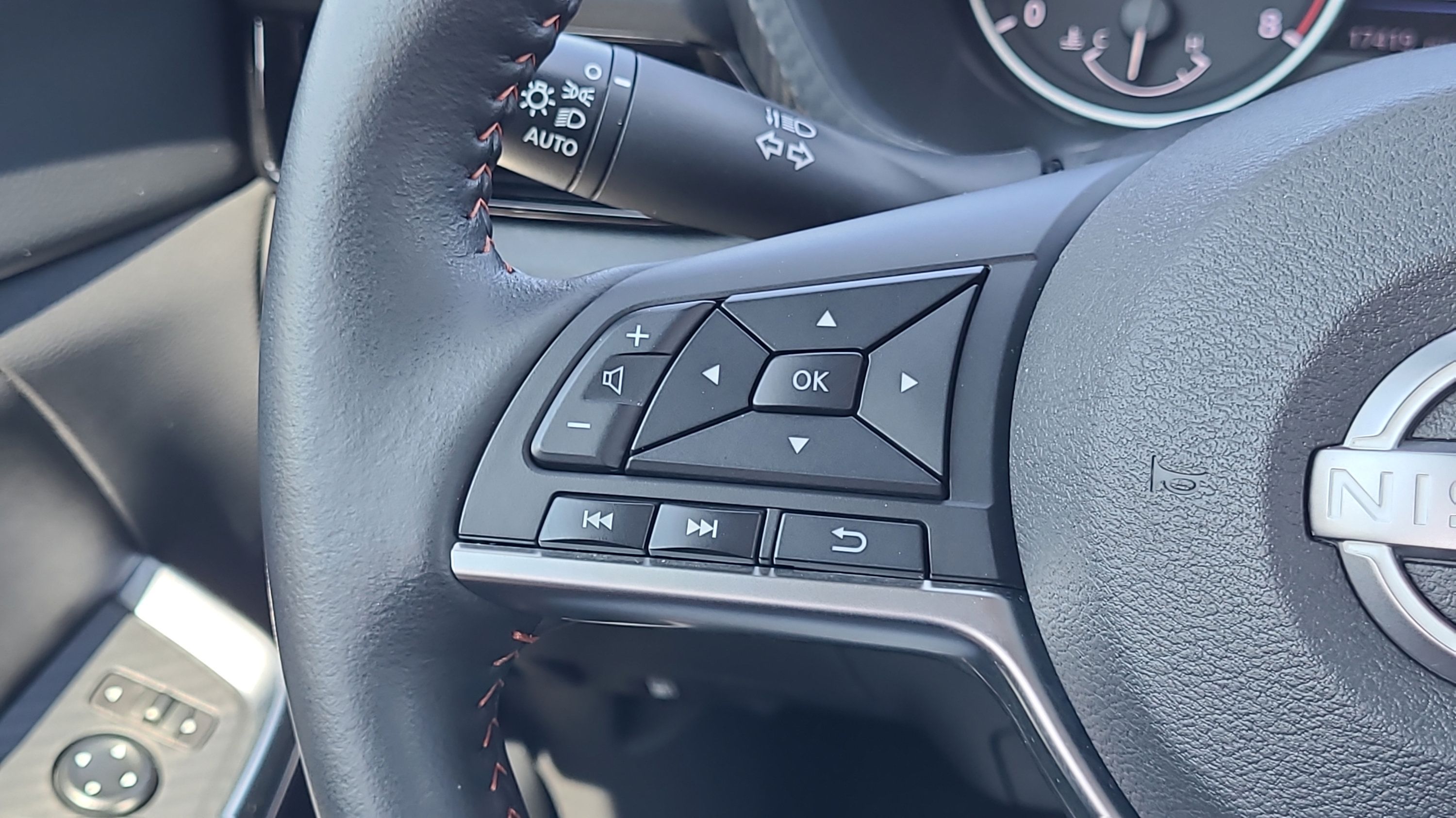 Used 2024 Nissan Sentra SR w/ SR Premium Package FWD image 14