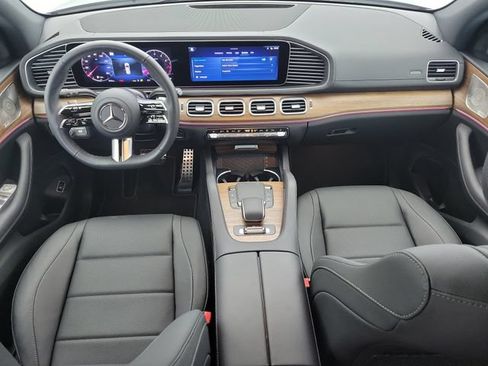 Used 2025 Mercedes-Benz GLS 450 4MATIC image 17