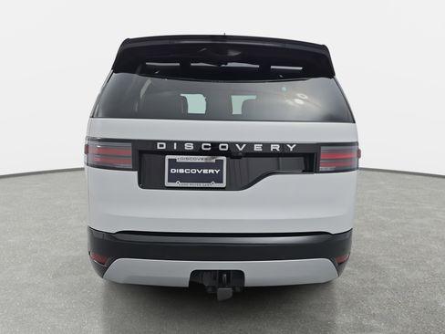 Certified 2024 Land Rover Discovery Metropolitan Edition image 6
