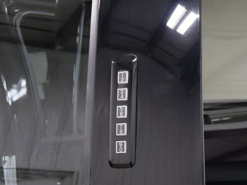 Used 2022 Ford F150 Lariat w/ Equipment Group 502A High image 43