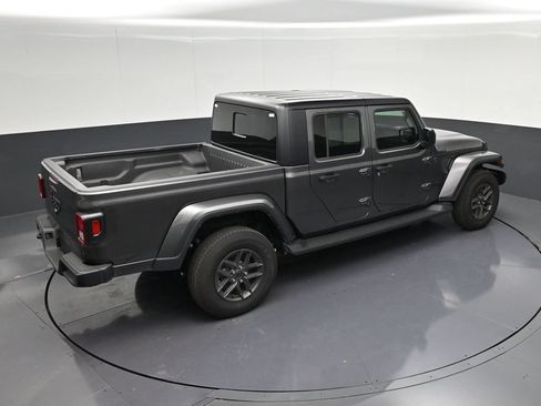Used 2025 Jeep Gladiator Sport AWD/4WD image 19
