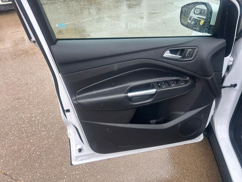 Used 2017 Ford Escape SE image 9