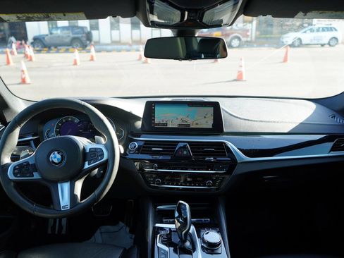 Used 2018 BMW M550i xDrive AWD/4WD image 19
