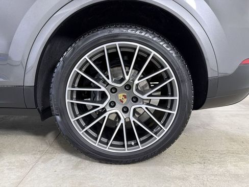 Certified 2023 Porsche Cayenne Platinum Edition AWD/4WD image 14