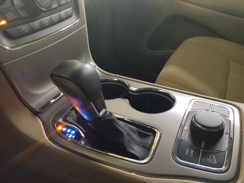 Used 2019 Jeep Grand Cherokee Laredo AWD/4WD image 26