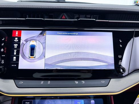 Used 2024 Jeep Wagoneer Launch Edition image 10