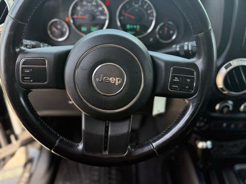 Used 2012 Jeep Wrangler Unlimited Rubicon AWD/4WD image 10