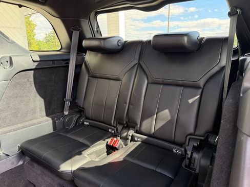 Used 2020 Land Rover Discovery Landmark AWD/4WD image 18