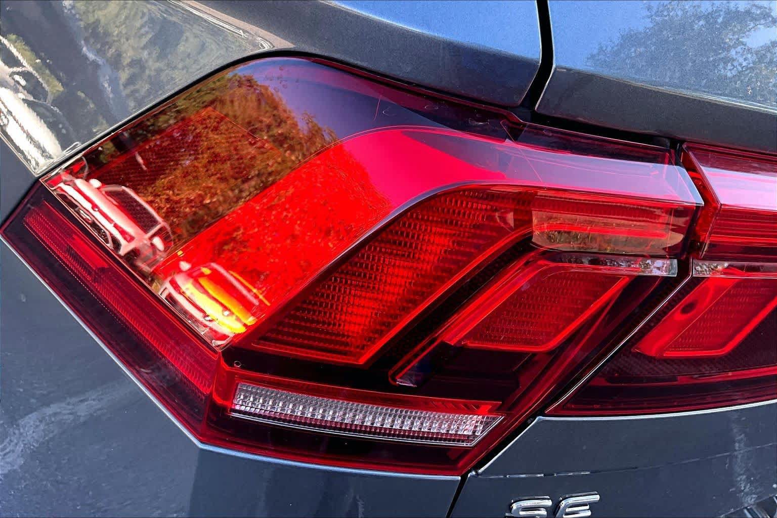 Used 2024 Volkswagen Tiguan SE R-Line FWD image 29